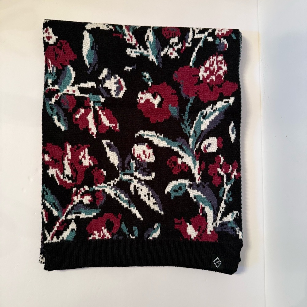 VERA BRADLEY SCARF BLACK WHITE GRAY RED GREEN FLORAL LONG RECTANGLE ACCESSORY